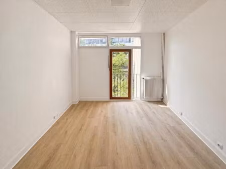 proche tour eiffel / bureaux indépendant/lumineux