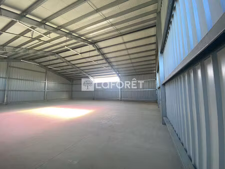 emplacement individuel dans un hangar - camping-car / bateau