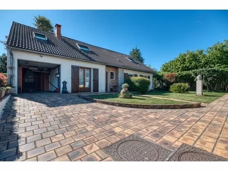 elégante maison familiale de 8 pièces 180m² avec vie de plain-pied 5 chambres - dpe c- vér