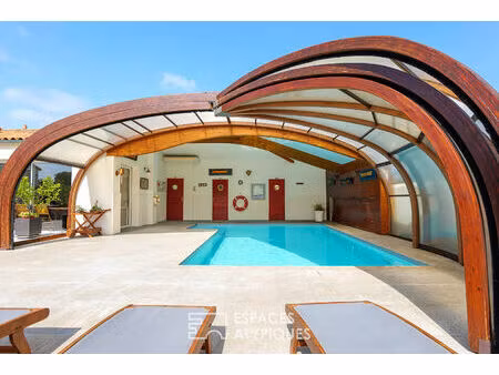 architecture singulière et piscine toutes saisons à deux pas du littoral