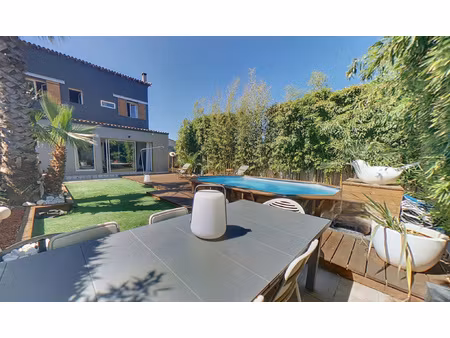 maison contemporaine familiale de 212 m2 avec jardin  piscin
