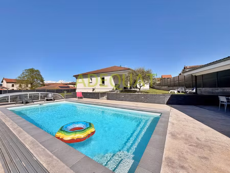 maison de plain-pied 4 chambres piscine terrain 1022