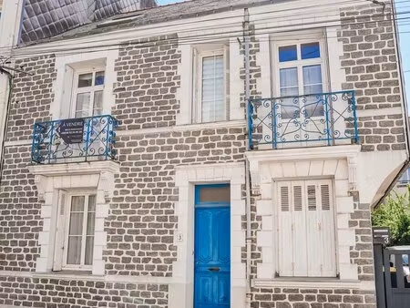 a 600m du marche/ 6 chambres/ toiture neuve