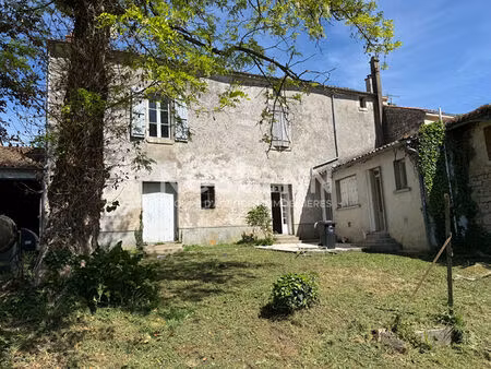 maison en pierre à rénover  170 m²  4 chambres  beaux volumes.