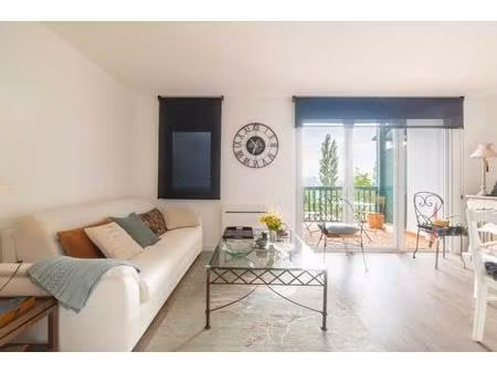 appartement t2bis avec terrasse et parking