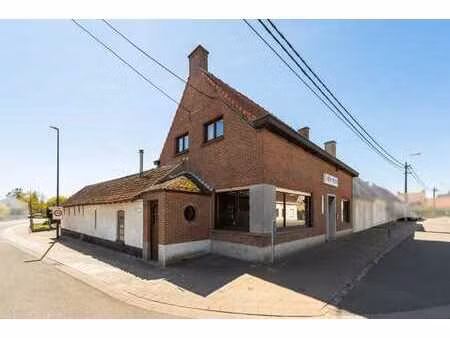 maison semi-ouverte avec commerce à poesele