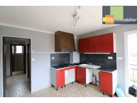 au centre de chaussin à vendre agréable maison en bon état de 5 pièces  avec plusieurs dép