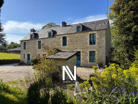 ensemble immobilier sur 1.3 ha - 5 minutes de l'a84