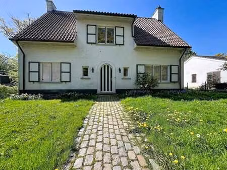 villa familiale avec véranda et grand jardin