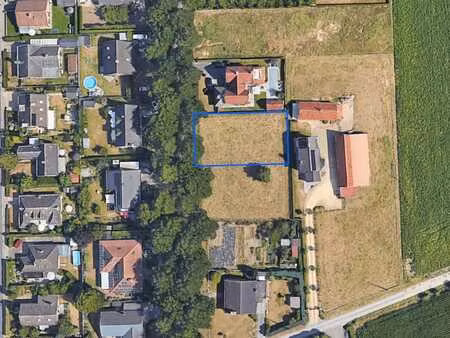 rustig gelegen bouwgrond van 807 m² voor open bebouwing