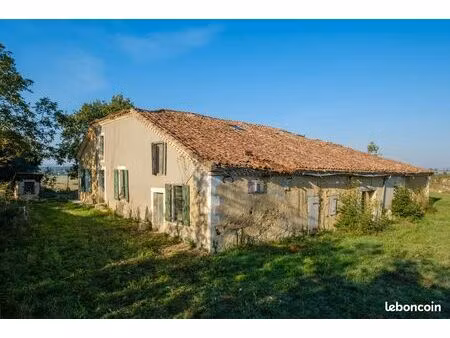 maison en terre pour projet bio-climatique. 7000 m2 de terrain au calme avec vues dégagées