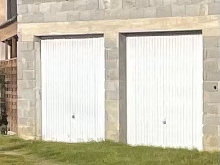 location d’un grand garage pour stockage et véhicule