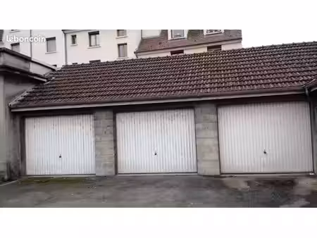 garage fermé 18m2 sol bétonné belle hauteur
