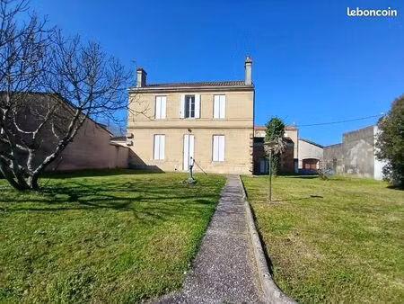 maison en pierre de caractère au cœur du vignoble de pauillac (33250)