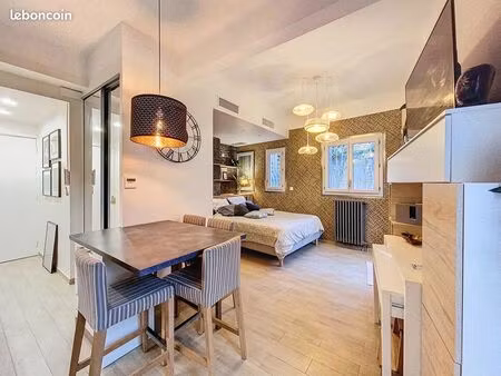 studio 1 pièce 28 m²