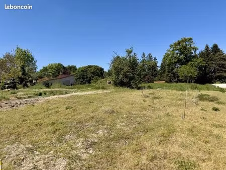 terrain 818 m² polliat