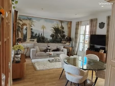 haut de maison  de grand standing refait complètement a neuf 40 m d'extérieur bien excepti