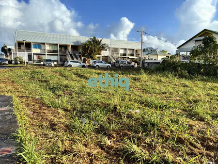 terrain centre ville goyave