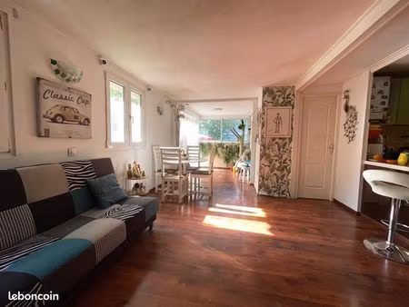 chalet dans camping sécurisé