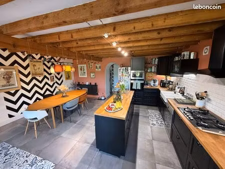 grande maison de 1850 rénovée 5 chambres vue dégagée + dépendances