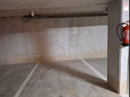 idéal investisseur - lot de 3 places de parking à hyères