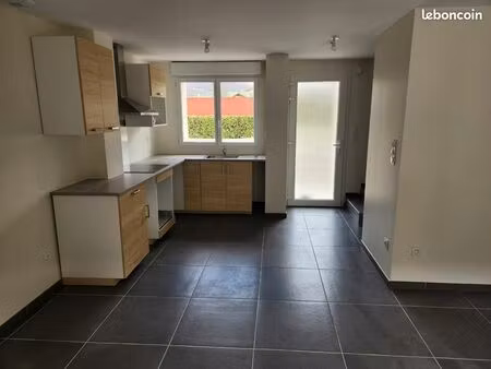 duplex t3 avec terrasse  jardin et parkings