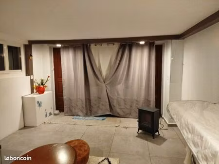 loue deux pièces dans une maison