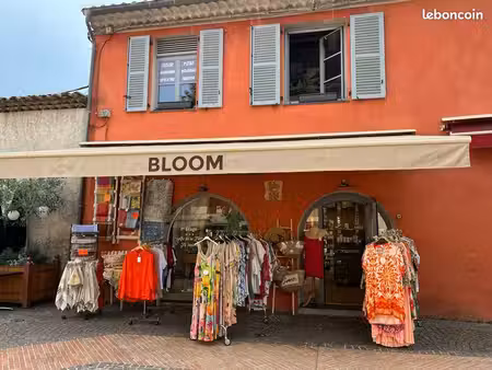 biot village historique place principale