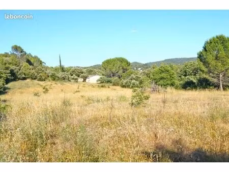 terrain 1 500 m² carces