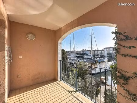 port grimaud – studio/t1 23 m2  terrasse vue port + parking