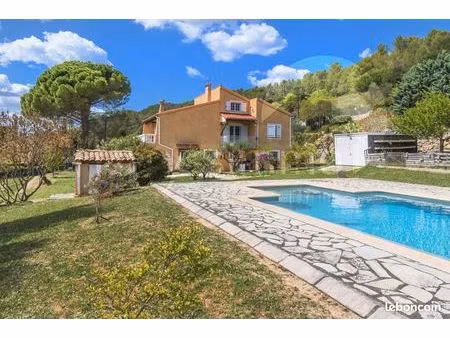 villa 6 pièces 210 m²