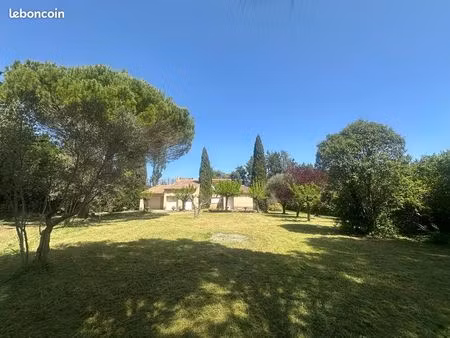 maison d'architecte de 182 m² sur parc arboré de 4 200 m² – exposition plein sud  sans vis