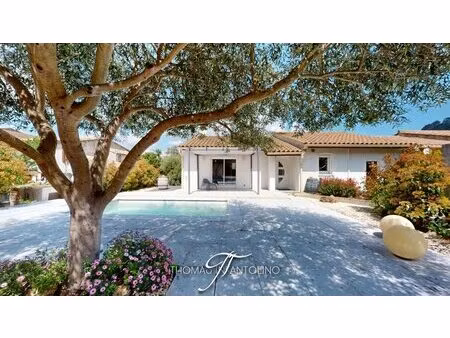 en exclusivite - plain pied - 3 chambres - climatisation gainable - piscine - garage