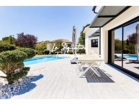 maison d'architecte contemporaine avec piscine à aigrefeuille