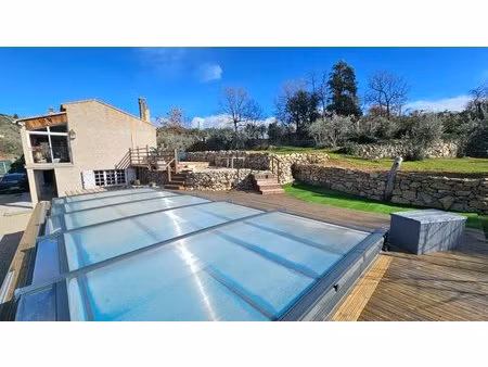maison dans quartier résidentiel avec piscine et possibilité d'extension
