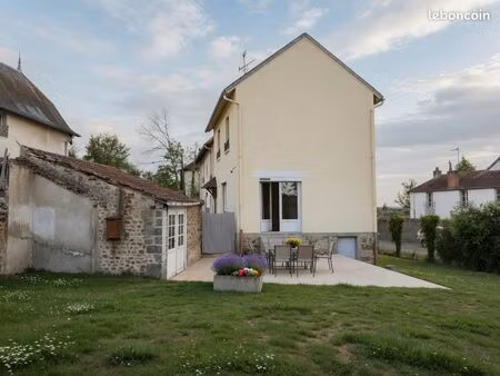 maison t3 charmante et lumineuse avec terrasse  jardin clos et cave à néris-les-bains