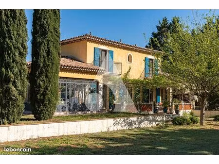 villa 5 pièces 180 m²