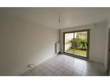 location appartement  m² t-1 à bourg-la-reine  871 €