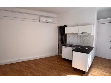 location appartement  m² t-2 à toulon  550 €