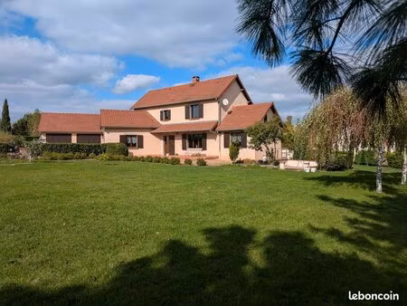 maison 168 m² avec piscine et parc arboré