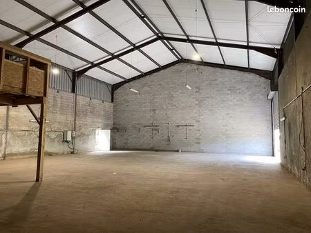 local industriel 366 m²