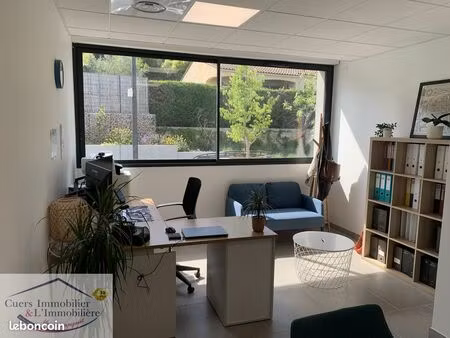 bureaux 51 m² cuers