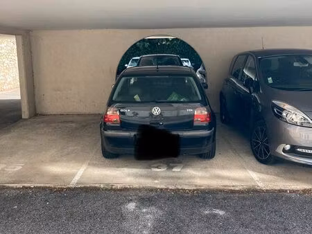 place de parking à louer - quartier aguillon