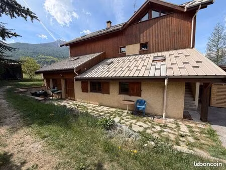 studio mezzanine en bas de chalet