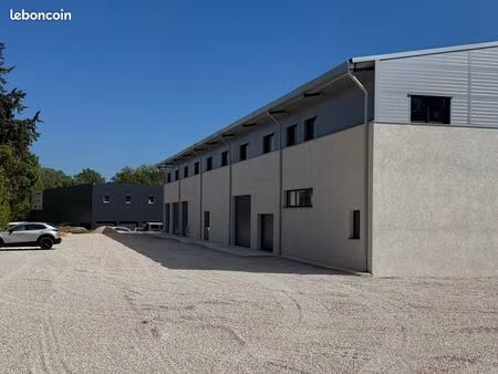 local d'activités de 240 m²
