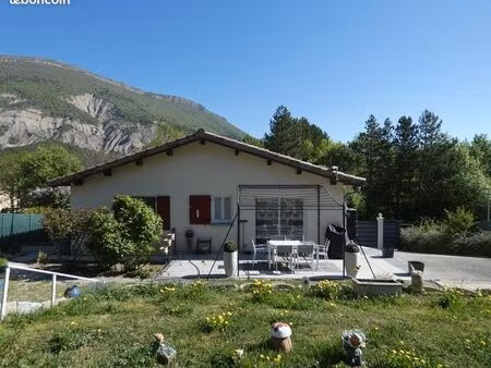 villa 4 pièces 79 m²