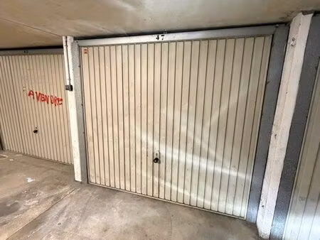 box fermé sécurisé – centre cavalaire-sur-mer – accès facile