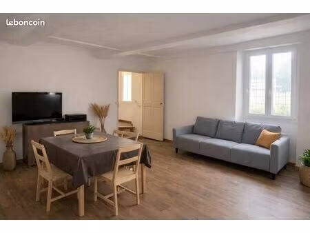 callian (83440) – t2 meublé – 48 m² – rdc – village extérieur
