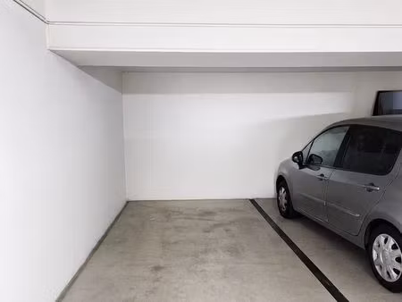 place de parking sécurisée – 2 min gare de bois-colombes – accès par bip