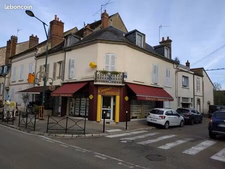 joigny  rive gauche immeuble comprenant un commerce + appartement emplacement premium